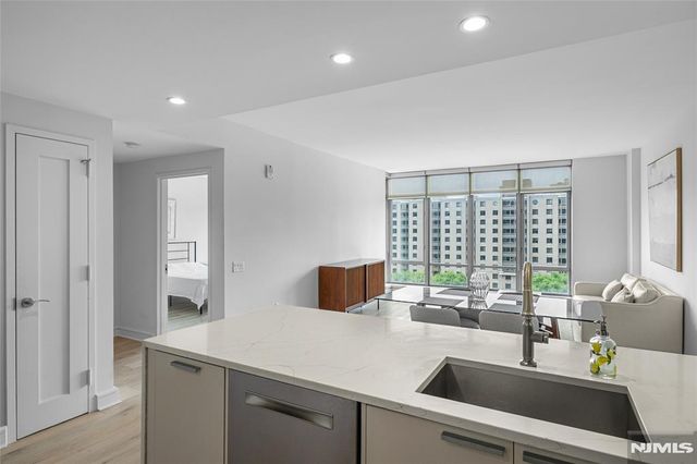 8100 River Road 908, North Bergen, NJ 07047