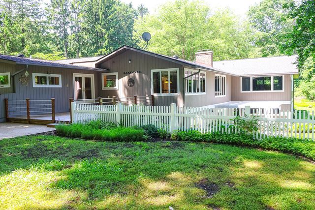 6697 Warren Woods Road, Three Oaks, MI 49128