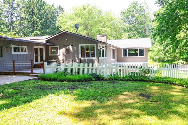 6697 Warren Woods Road, Three Oaks, MI 49128