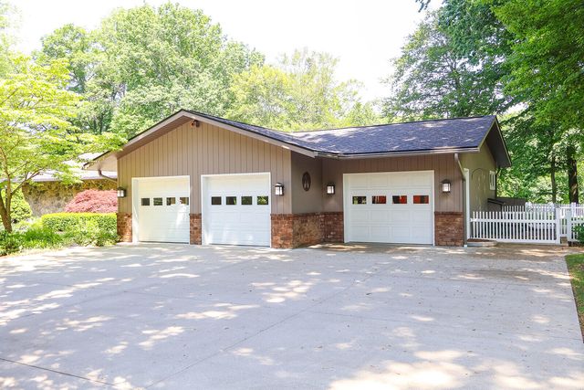6697 Warren Woods Road, Three Oaks, MI 49128