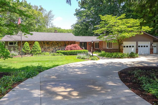 6697 Warren Woods Road, Three Oaks, MI 49128