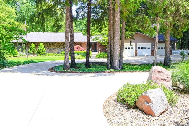 6697 Warren Woods Road, Three Oaks, MI 49128