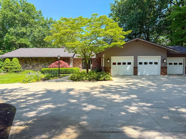 6697 Warren Woods Road, Three Oaks, MI 49128