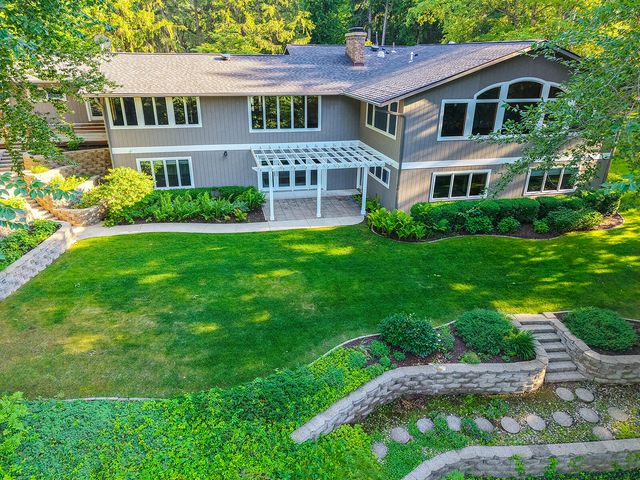 6697 Warren Woods Road, Three Oaks, MI 49128