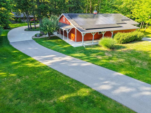 6697 Warren Woods Road, Three Oaks, MI 49128