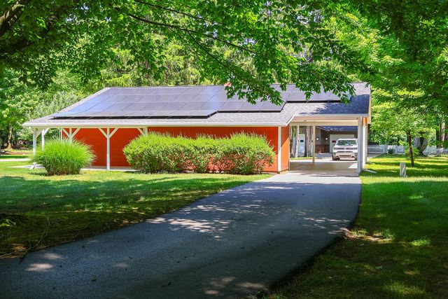 6697 Warren Woods Road, Three Oaks, MI 49128