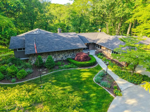 6697 Warren Woods Road, Three Oaks, MI 49128