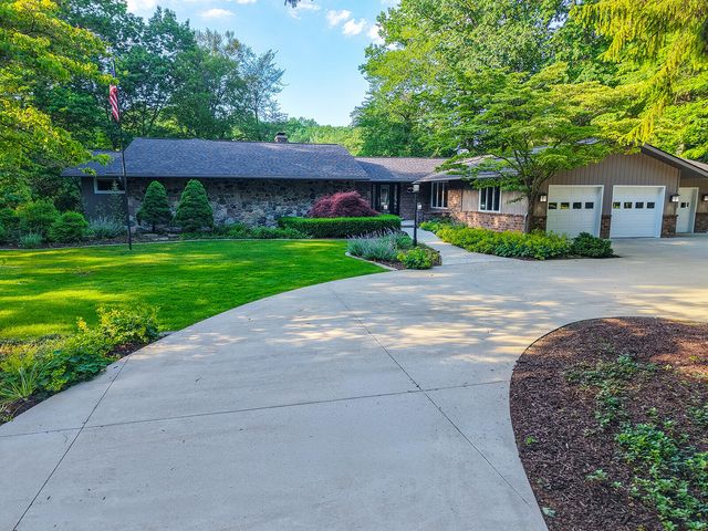 6697 Warren Woods Road, Three Oaks, MI 49128