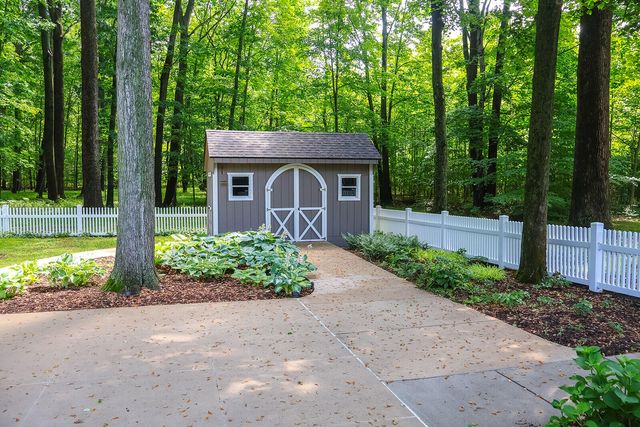 6697 Warren Woods Road, Three Oaks, MI 49128