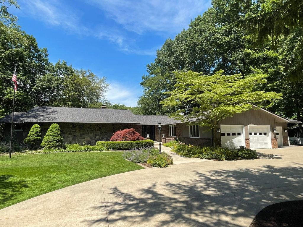 6697 Warren Woods Road, Three Oaks, MI 49128