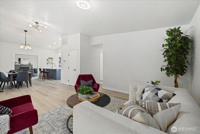 1813 SW 355th Place, Federal Way, WA 98023