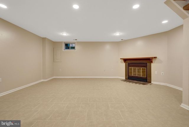11992 SENTINEL POINT CT, Reston, VA 20191