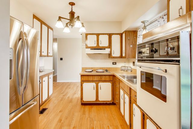 400 Landmeier Road, Elk Grove Village, IL 60007