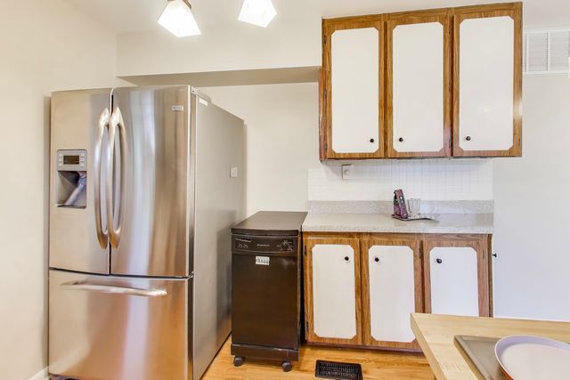 400 Landmeier Road, Elk Grove Village, IL 60007