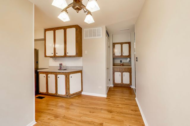 400 Landmeier Road, Elk Grove Village, IL 60007