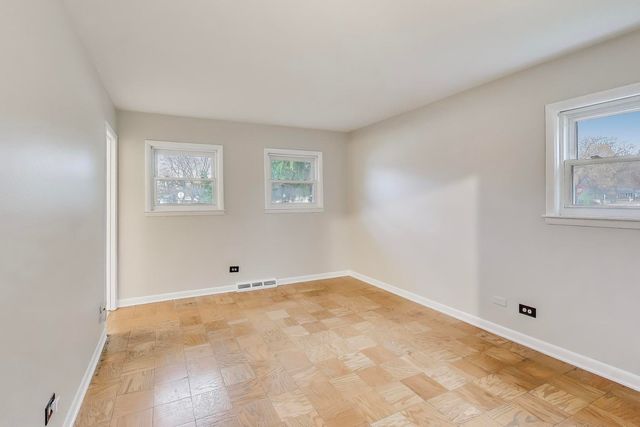 400 Landmeier Road, Elk Grove Village, IL 60007