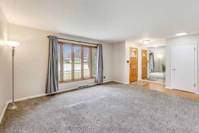 400 Landmeier Road, Elk Grove Village, IL 60007