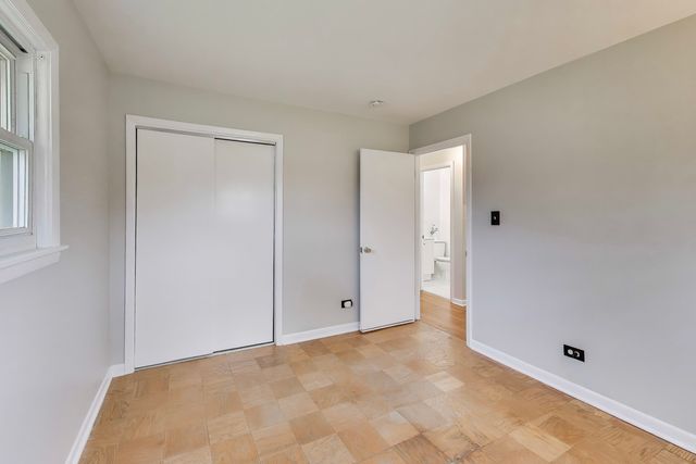 400 Landmeier Road, Elk Grove Village, IL 60007