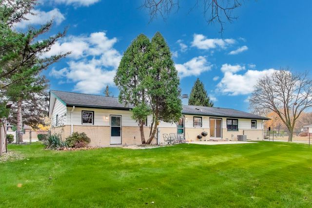 400 Landmeier Road, Elk Grove Village, IL 60007