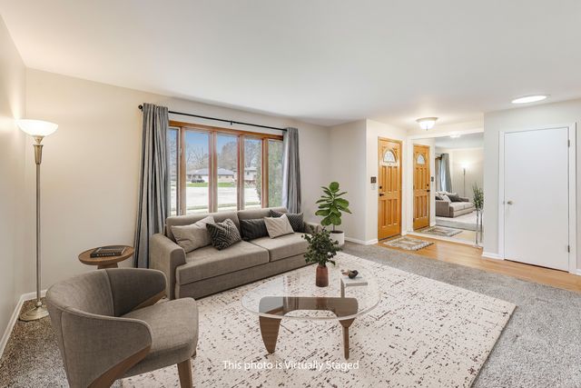 400 Landmeier Road, Elk Grove Village, IL 60007