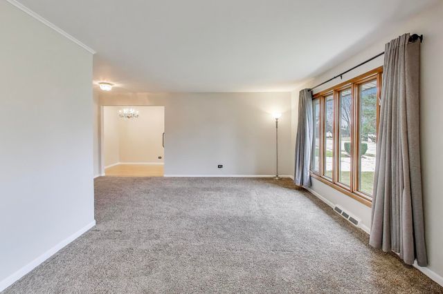 400 Landmeier Road, Elk Grove Village, IL 60007