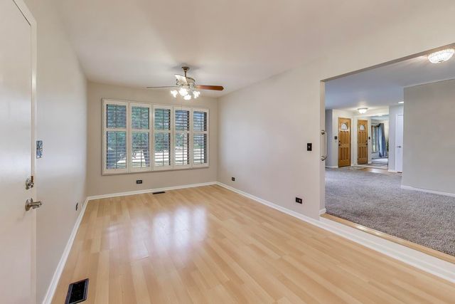 400 Landmeier Road, Elk Grove Village, IL 60007