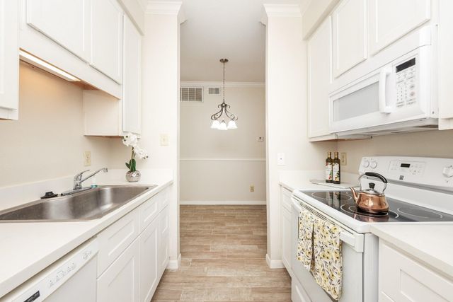10051 Westpark Drive 207, Houston, TX 77042