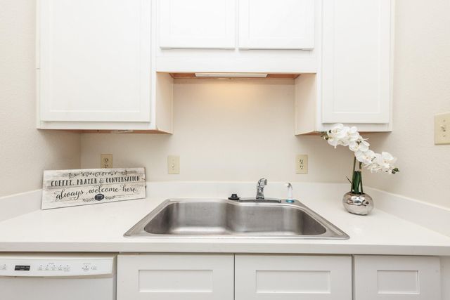 10051 Westpark Drive 207, Houston, TX 77042