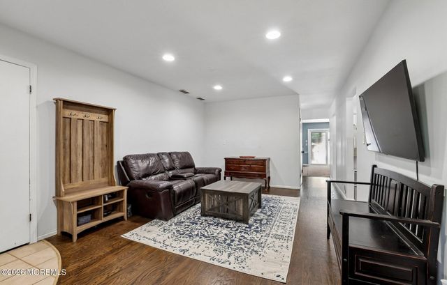 87 New Monmouth Road, Middletown, NJ 07748