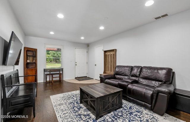 87 New Monmouth Road, Middletown, NJ 07748