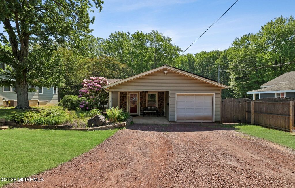 87 New Monmouth Road, Middletown, NJ 07748