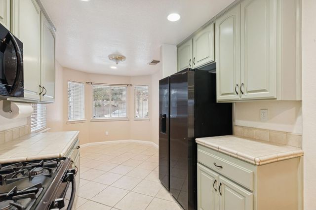 4950 Alterra Way, Sacramento, CA 95835