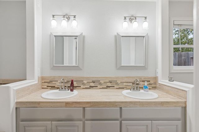 4950 Alterra Way, Sacramento, CA 95835