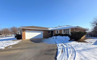 2540 DELAWARE Drive, Springfield, IL 62702