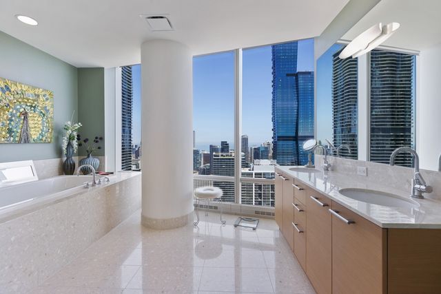 340 E Randolph Street 5101, Chicago, IL 60601