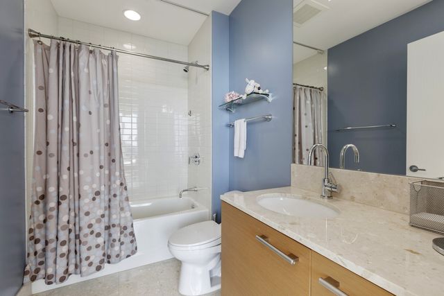 340 E Randolph Street 5101, Chicago, IL 60601