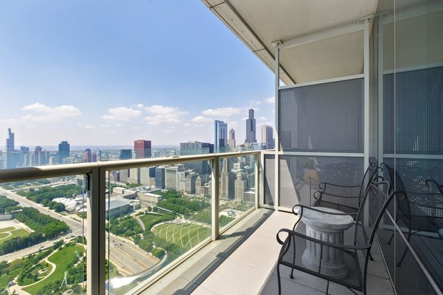 340 E Randolph Street 5101, Chicago, IL 60601