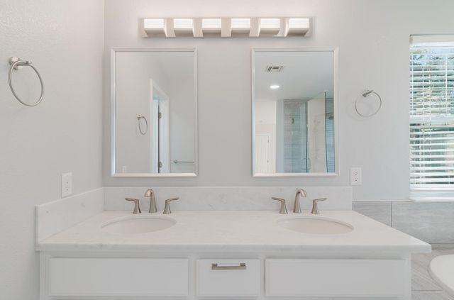 4 Marina Blue Ct, Sacramento, CA 95831