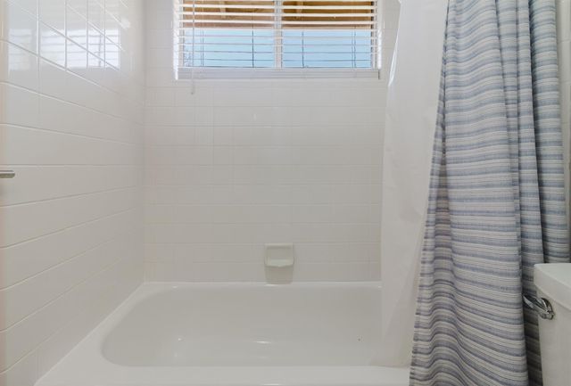 4 Marina Blue Ct, Sacramento, CA 95831