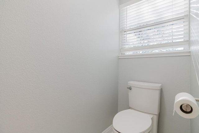 4 Marina Blue Ct, Sacramento, CA 95831