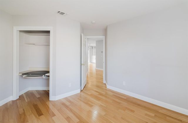 4 Marina Blue Ct, Sacramento, CA 95831