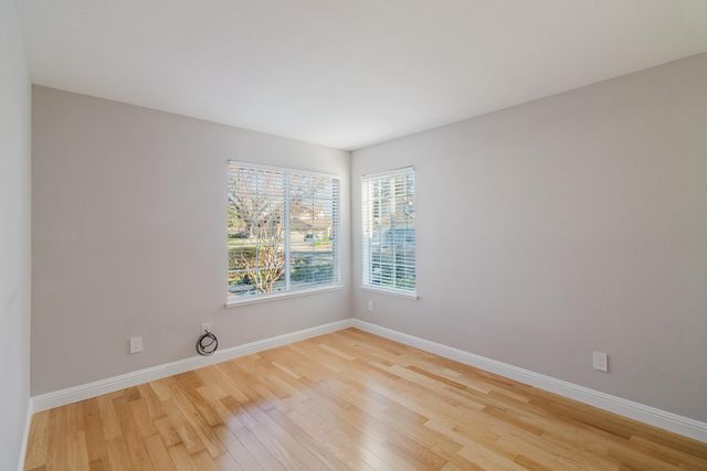 4 Marina Blue Ct, Sacramento, CA 95831