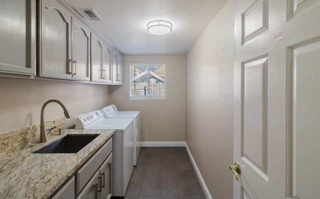 4 Marina Blue Ct, Sacramento, CA 95831