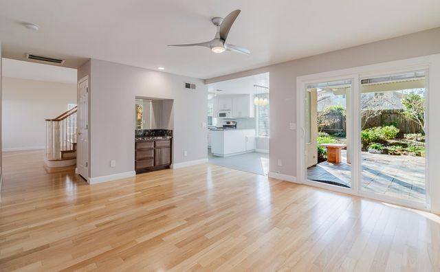 4 Marina Blue Ct, Sacramento, CA 95831