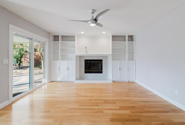 4 Marina Blue Ct, Sacramento, CA 95831