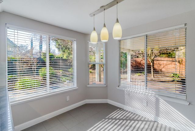 4 Marina Blue Ct, Sacramento, CA 95831