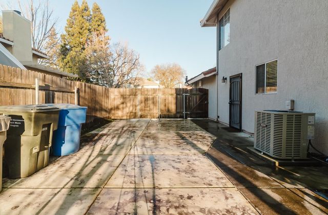 4 Marina Blue Ct, Sacramento, CA 95831