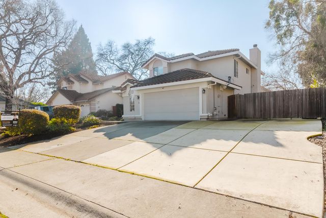 4 Marina Blue Ct, Sacramento, CA 95831