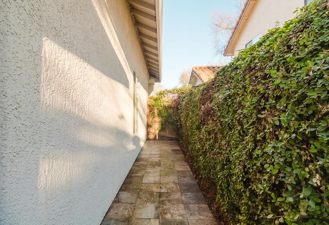 4 Marina Blue Ct, Sacramento, CA 95831