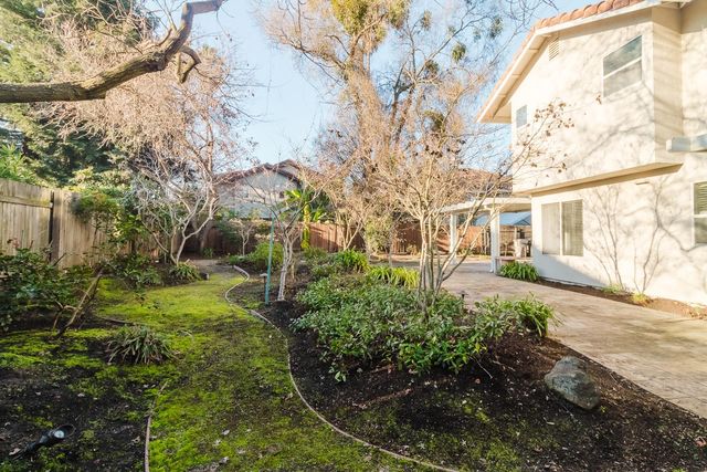 4 Marina Blue Ct, Sacramento, CA 95831